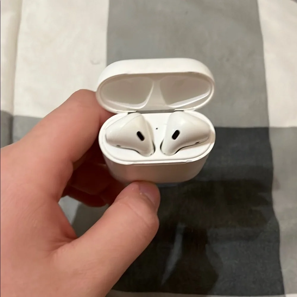 Wireless Earbuds Charging Case - White